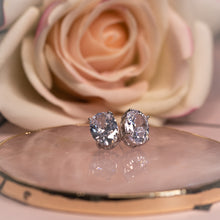 Load image into Gallery viewer, Oval crystal stud earrings
