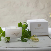 Load image into Gallery viewer, Rathbornes white pepper, honeysuckle and vetivert classic candle
